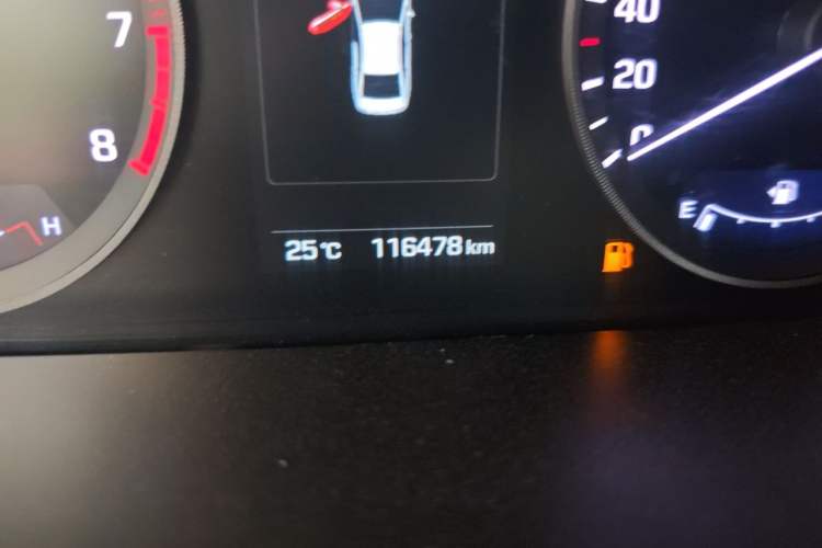 Used Hyundai Sonata 2015 1.6T DLX Prestige Model Odometer Close Up