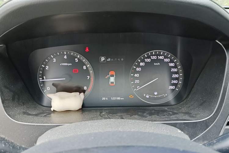 Used Hyundai Sonata 2015 1.6T DLX Prestige Model Odometer Close Up