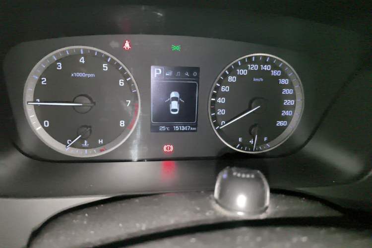 Used Hyundai Sonata 2015 1.6T GLS Smart Model Odometer Close Up