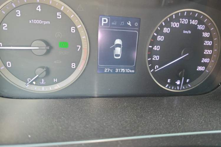 Used Hyundai Sonata 2015 1.6T GLS Smart Model Odometer Close Up