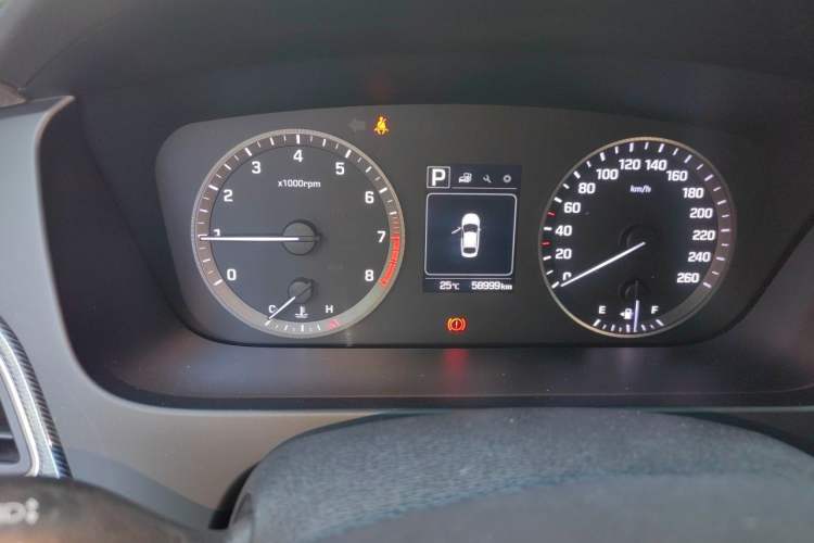 Used Hyundai Sonata 2015 1.6T GLS Smart Model Odometer Close Up