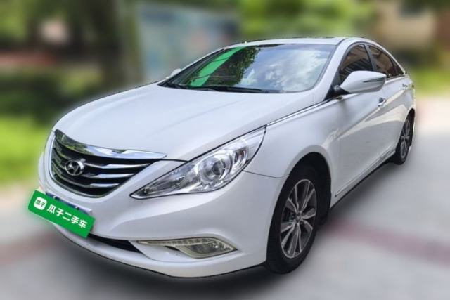 Hyundai Sonata 2015 Classic 2.0L Automatic Luxury Edition с пробегом