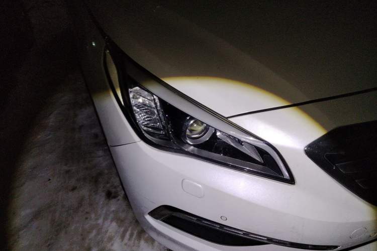 Used Hyundai Sonata 2015 2.4L LUX Ultimate Trim Right Front Headlight