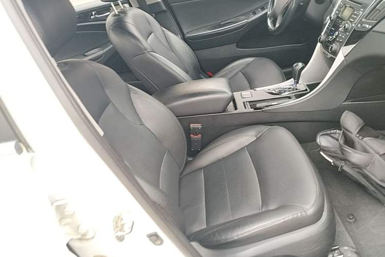 Used Hyundai Sonata 2015 Classic 2.0L Automatic Luxury Edition Right Front Seat