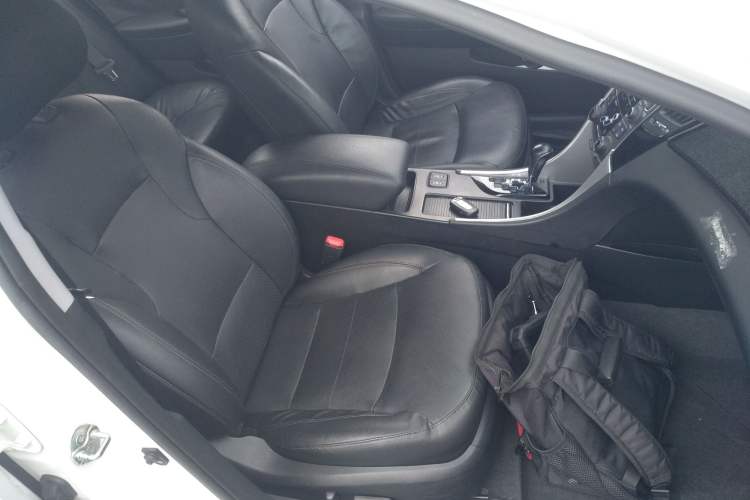 Used Hyundai Sonata 2015 Classic 2.0L Automatic Luxury Edition Right Front Seat