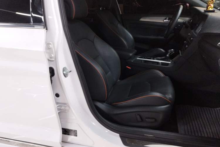Used Hyundai Sonata 2015 1.6T DLX Prestige Model Right Front Seat