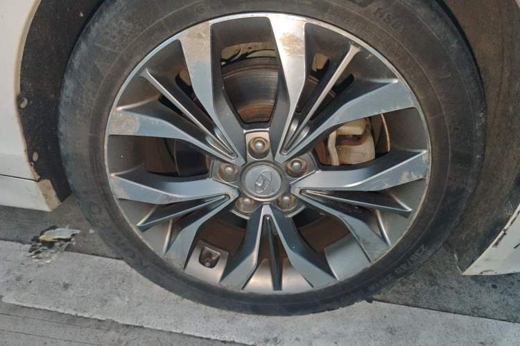 Used Hyundai Sonata 2015 1.6T GLX Advanced Model Right Front Wheel Hub