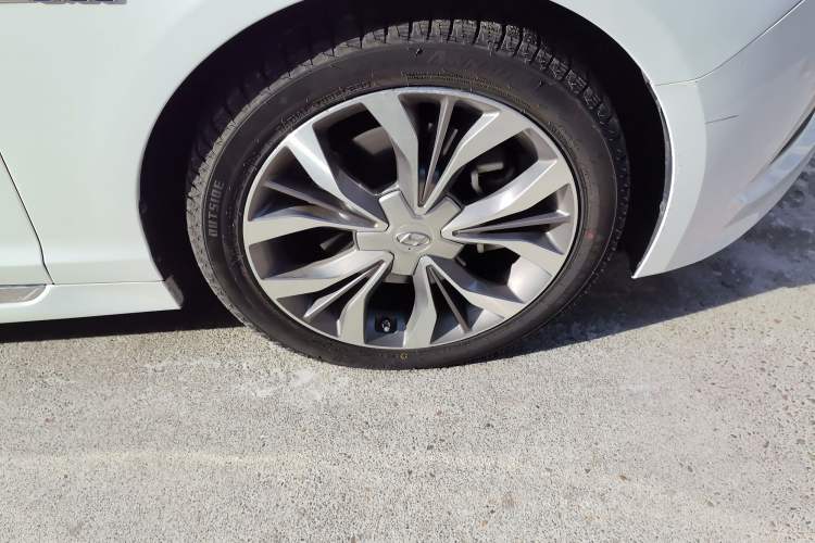 Used Hyundai Sonata 2015 1.6T GLX Advanced Model Right Front Wheel Hub