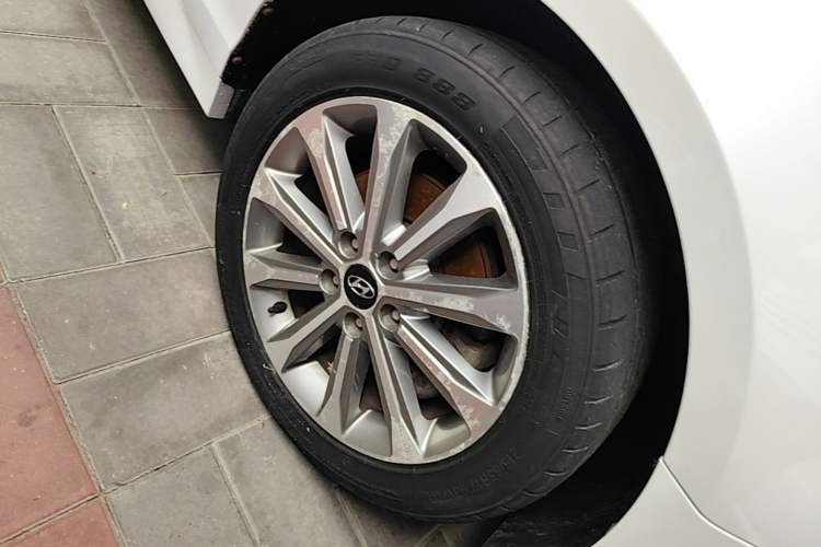Used Hyundai Sonata 2015 1.6T GX Comfort Model Right Front Wheel Hub