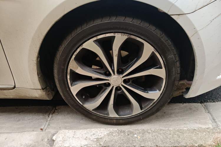 Used Hyundai Sonata 2015 Classic 2.4L Automatic Luxury Version China V Standard Right Front Wheel Hub