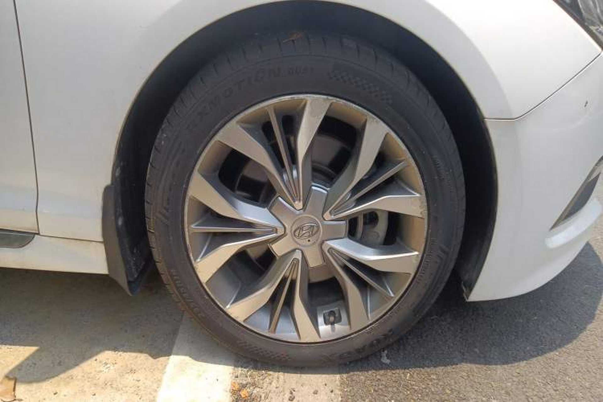Used Hyundai Sonata 2015 1.6T DLX Prestige Model Right Front Wheel Hub