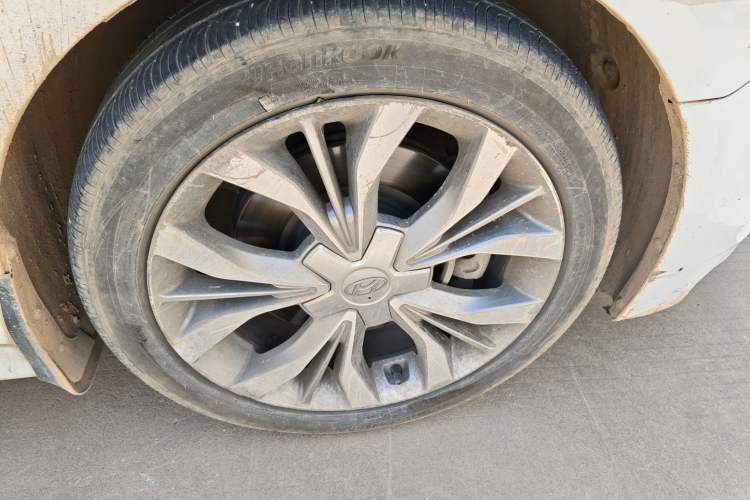 Used Hyundai Sonata 2015 1.6T GLX Advanced Model Right Front Wheel Hub