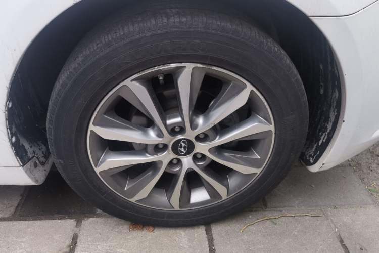 Used Hyundai Sonata 2015 Classic 2.0L Automatic Leading Edition Right Front Wheel Hub