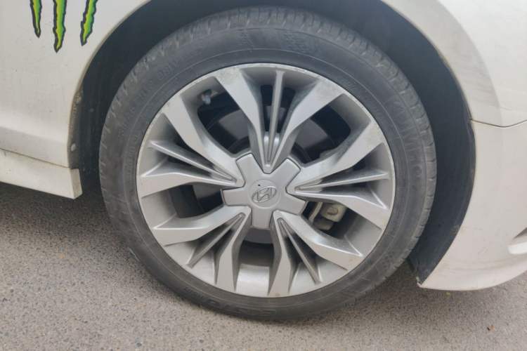 Used Hyundai Sonata 2015 1.6T GLX Advanced Model Right Front Wheel Hub