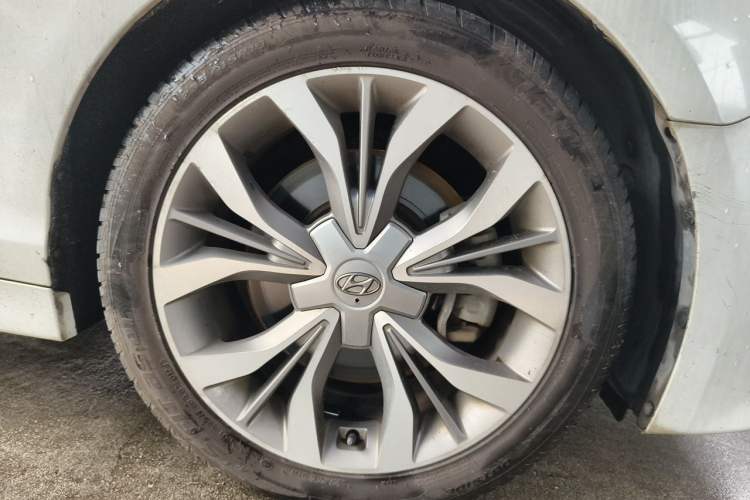 Used Hyundai Sonata 2015 1.6T GLX Advanced Model Right Front Wheel Hub