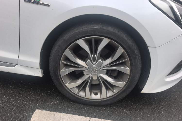 Used Hyundai Sonata 2015 1.6T DLX Prestige Model Right Front Wheel Hub