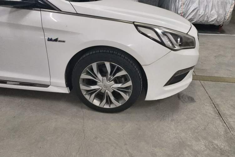 Used Hyundai Sonata 2015 1.6T GLX Advanced Model Right Front Wheel Hub