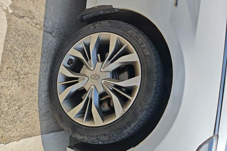 Used Hyundai Sonata 2015 1.6T GLX Advanced Model Right Front Wheel Hub