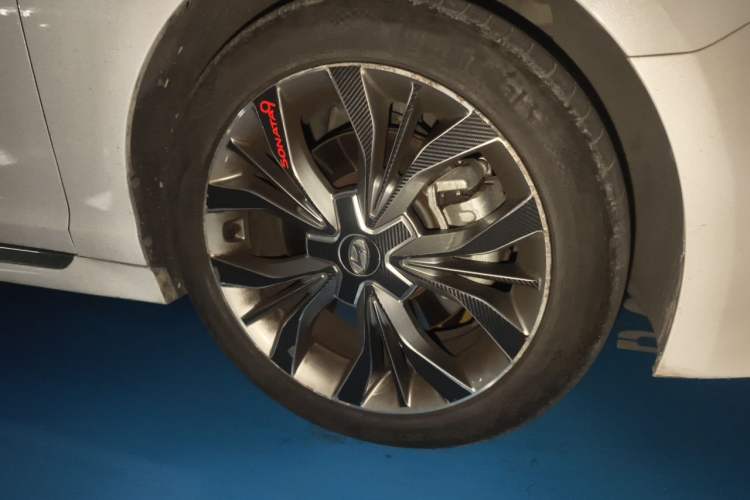Used Hyundai Sonata 2015 1.6T DLX Prestige Model Right Front Wheel Hub