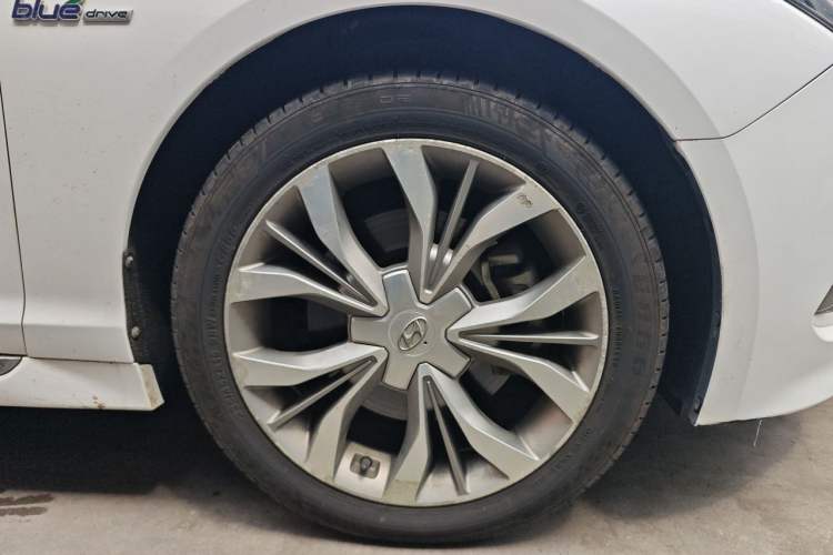 Used Hyundai Sonata 2015 1.6T DLX Prestige Model Right Front Wheel Hub