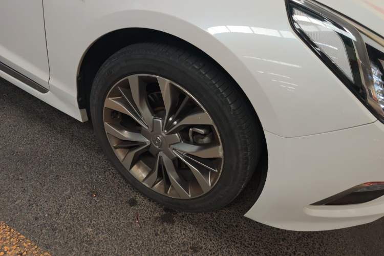 Used Hyundai Sonata 2015 1.6T DLX Prestige Model Right Front Wheel Hub