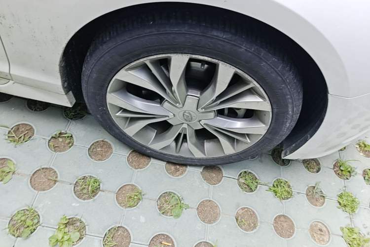 Used Hyundai Sonata 2015 1.6T DLX Prestige Model Right Front Wheel Hub