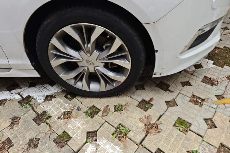 Used Hyundai Sonata 2015 1.6T DLX Prestige Model Right Front Wheel Hub