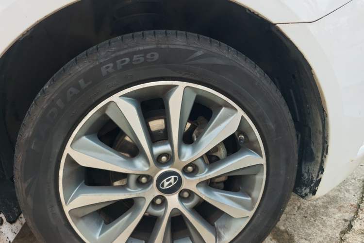 Used Hyundai Sonata 2015 Classic 2.0L Automatic Leading Edition Right Front Wheel Hub