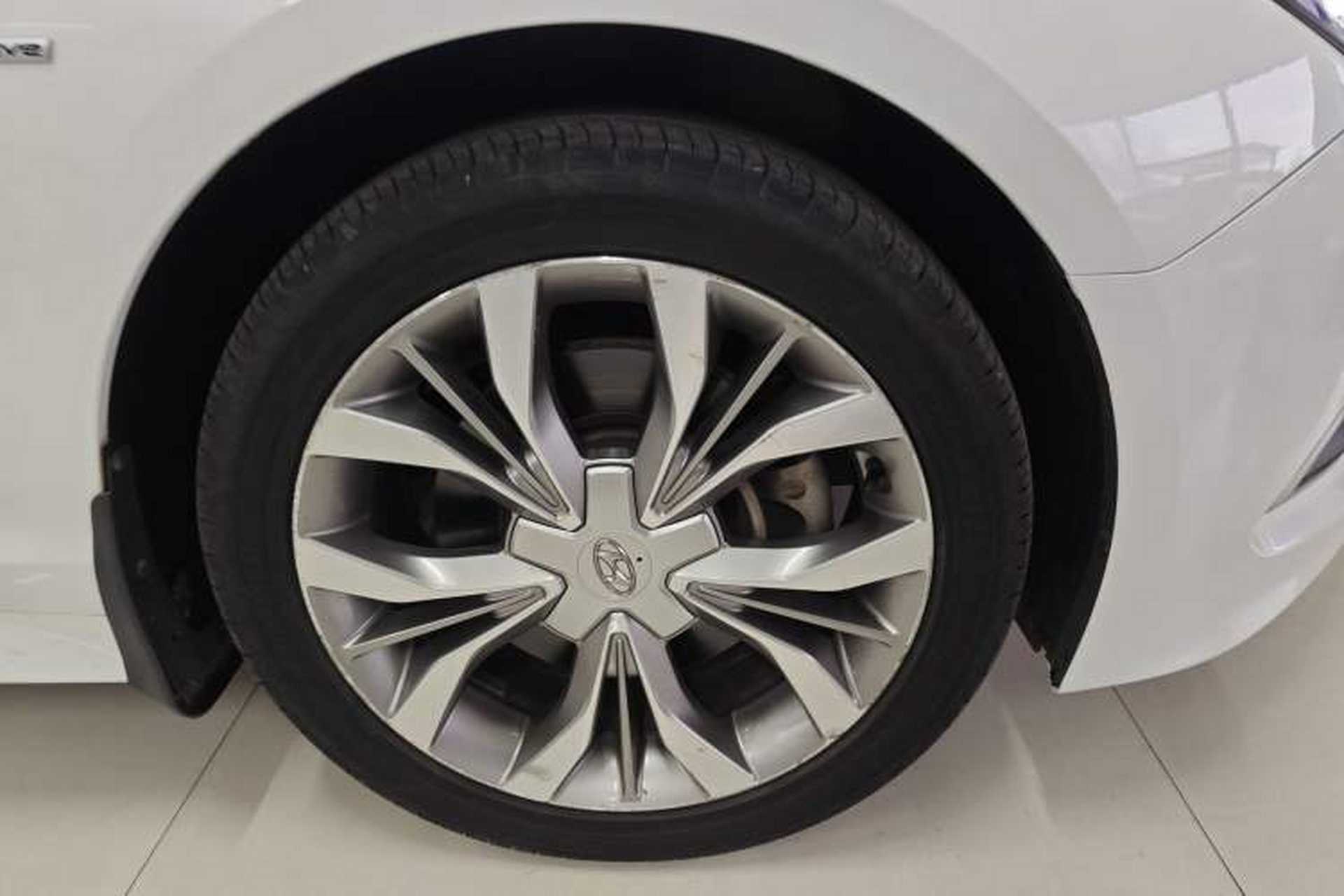Used Hyundai Sonata 2015 1.6T GLX Advanced Model Right Front Wheel Hub