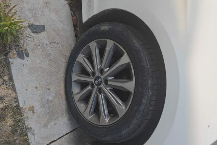 Used Hyundai Sonata 2015 1.6T GLS Smart Model Right Front Wheel Hub