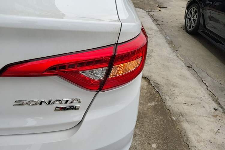 Used Hyundai Sonata 2015 1.6T GLX Advanced Model Right Rear Taillight