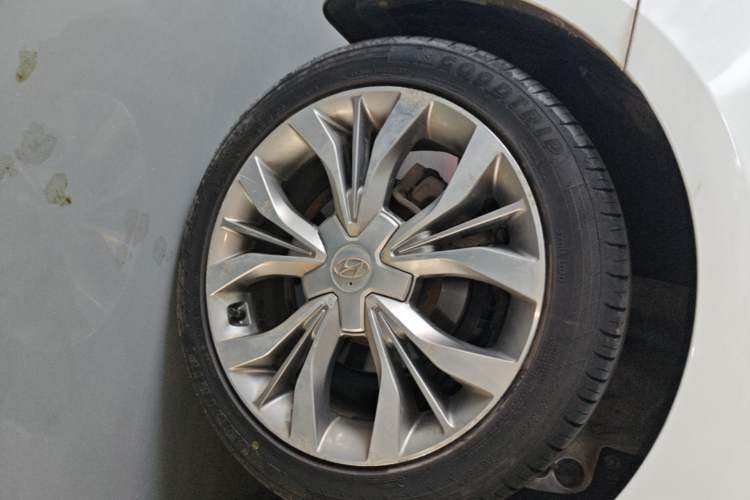 Used Hyundai Sonata 2015 1.6T GLX Advanced Model Right Rear Wheel Hub