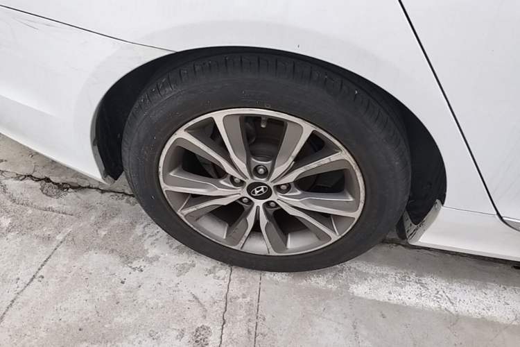 Used Hyundai Sonata 2015 Classic 2.0L Automatic Luxury Edition Right Rear Wheel Hub