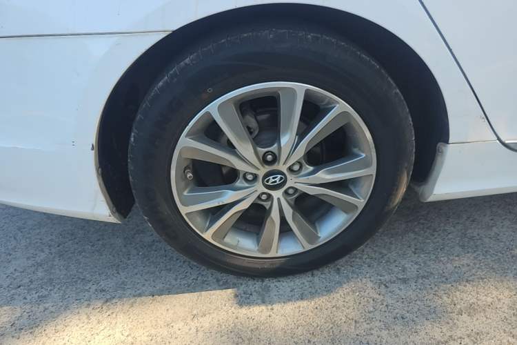 Used Hyundai Sonata 2015 Classic 2.0L Automatic Luxury Edition Right Rear Wheel Hub