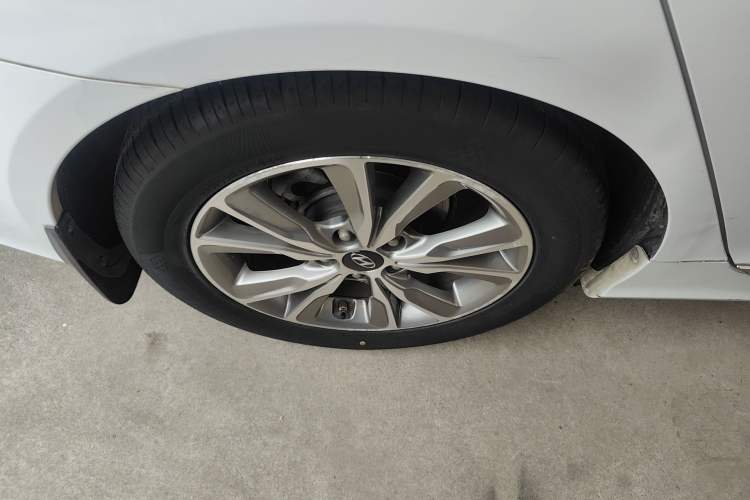 Used Hyundai Sonata 2015 Classic 2.0L Automatic Luxury Edition Right Rear Wheel Hub