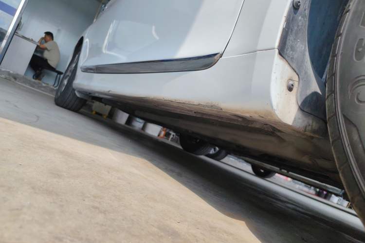 Used Hyundai Sonata 2015 Classic 2.0L Automatic Luxury Edition Right Side Sill