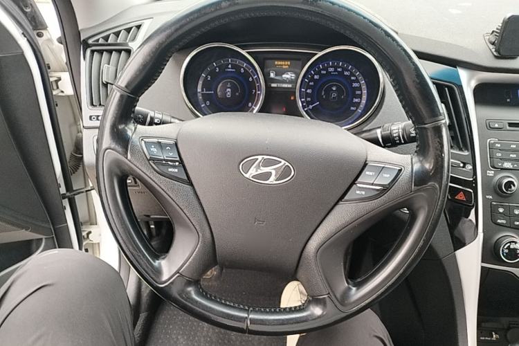 Used Hyundai Sonata 2015 Classic 2.0L Automatic Luxury Edition Steering Wheel
