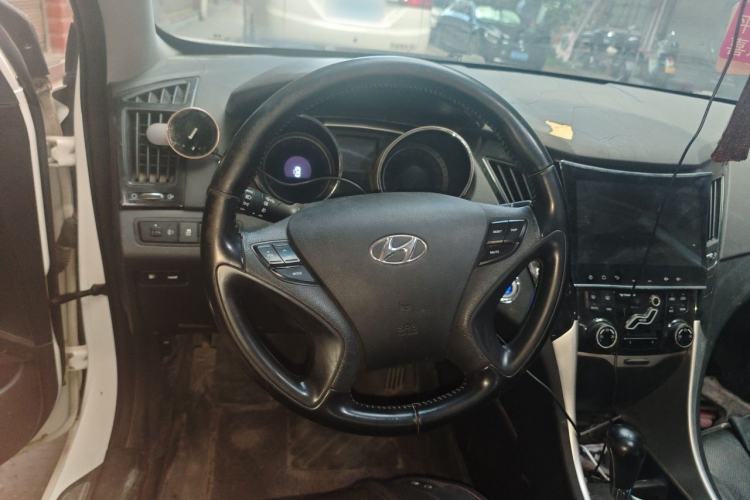 Used Hyundai Sonata 2015 Classic 2.0L Automatic Luxury Edition Steering Wheel