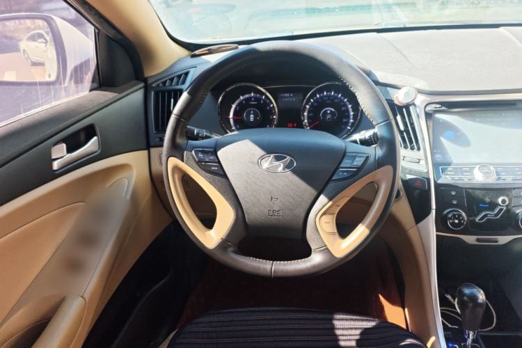 Used Hyundai Sonata 2015 Classic 2.0L Automatic Leading Edition Steering Wheel