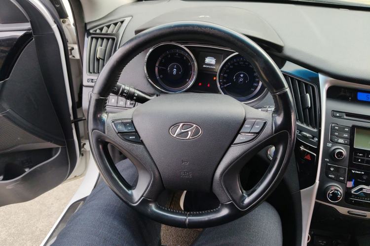 Used Hyundai Sonata 2015 Classic 2.0L Automatic Luxury Edition Steering Wheel
