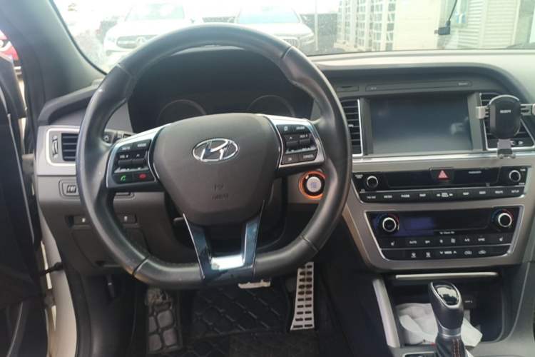 Used Hyundai Sonata 2015 1.6T GLS Smart Model Steering Wheel