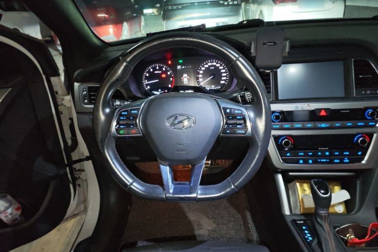 Used Hyundai Sonata 2015 1.6T DLX Prestige Model Steering Wheel