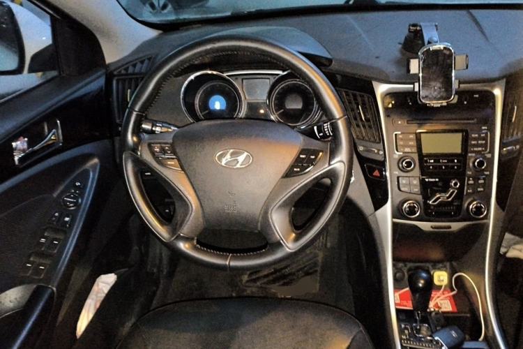 Used Hyundai Sonata 2015 Classic 2.0L Automatic Luxury Edition Steering Wheel