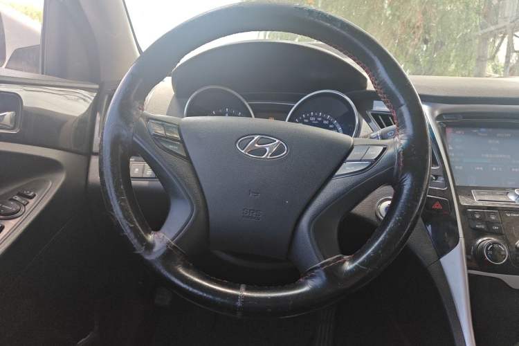 Used Hyundai Sonata 2015 Classic 2.0L Automatic Luxury Edition Steering Wheel