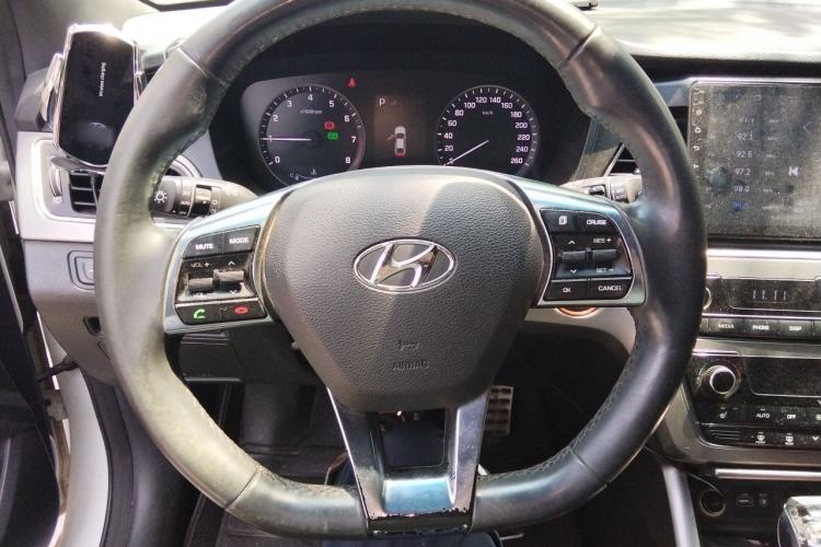 Used Hyundai Sonata 2015 1.6T DLX Prestige Model Steering Wheel