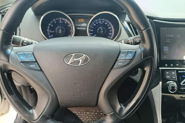 Used Hyundai Sonata 2015 Classic 2.0L Automatic Luxury Edition Steering Wheel