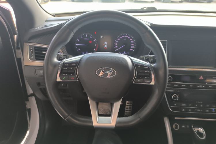 Used Hyundai Sonata 2015 1.6T DLX Prestige Model Steering Wheel