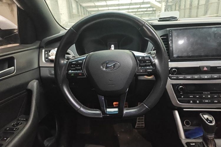 Used Hyundai Sonata 2015 1.6T DLX Prestige Model Steering Wheel