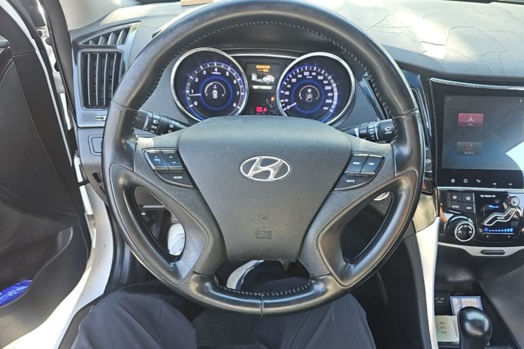 Used Hyundai Sonata 2015 Classic 2.0L Automatic Luxury Edition Steering Wheel