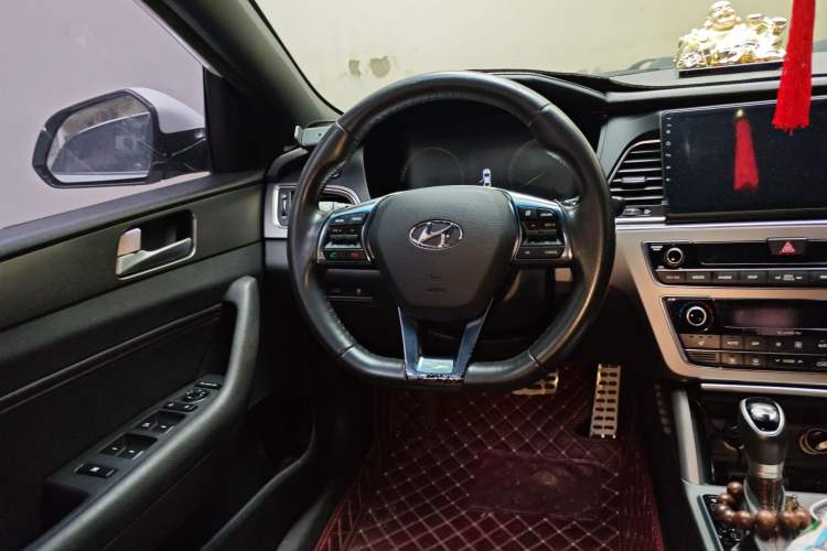 Used Hyundai Sonata 2015 1.6T DLX Prestige Model Steering Wheel